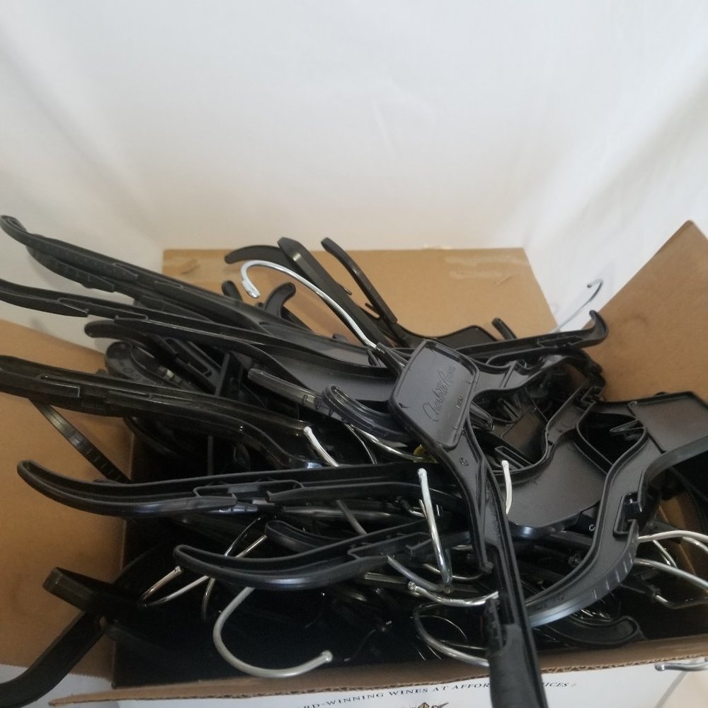 Plastic Middle Heavy Weight Top Hanger, Black 20